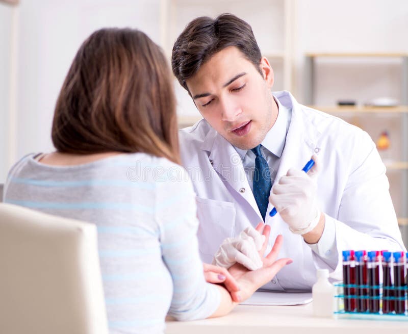 Врач принимающий кровь. Blood Sample taking procedure. Blood Sample procedure.