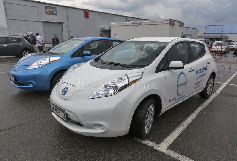 Nissan электромобиль Leaf гибрид