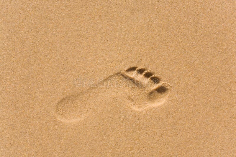 Текст следы на песке. Следы на песке. Отпечаток ноги на песке. Следы ног на песке. Следы ног на песке сверху.