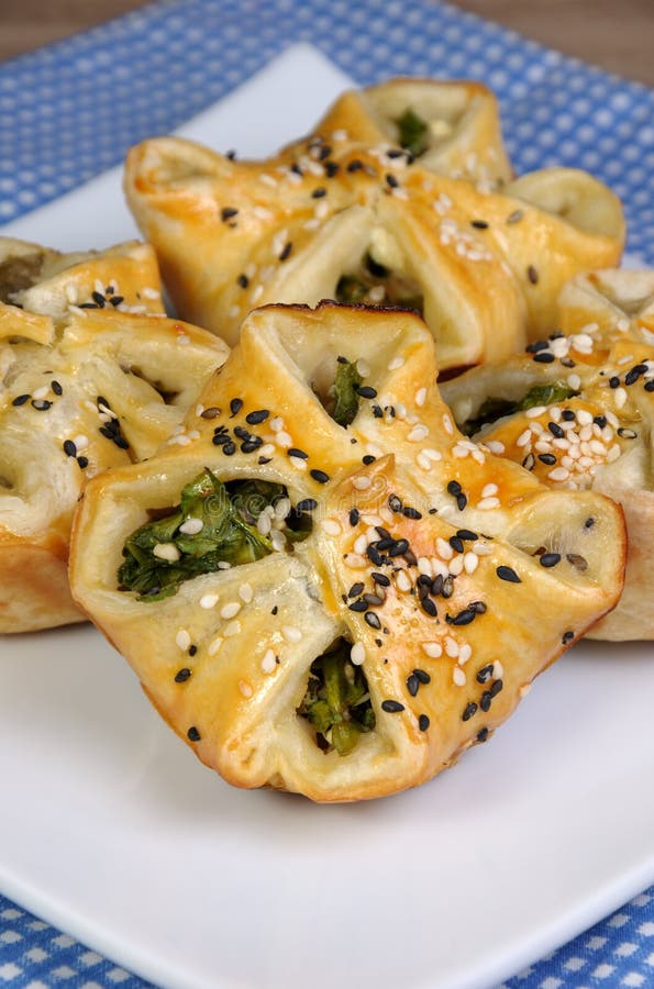Булка со шпинатом и сыром