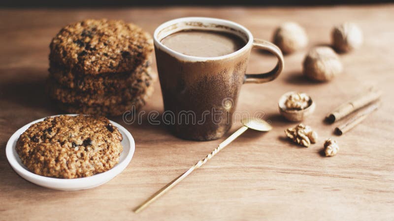 Какао с овсяным печеньем