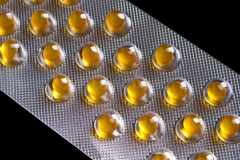 Желтое успокоительное. Желтые круглые таблетки. Маленькие кругленькие желтые таблетки. Желтые прозрачные круглые капсулы. Витамины желтенькие круглые.