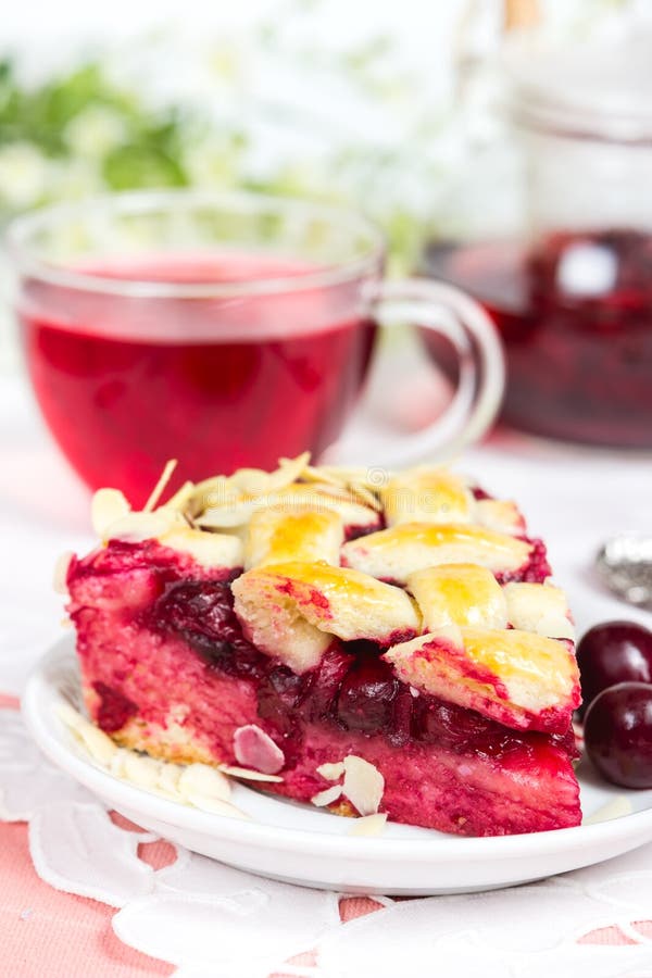 Пирог с вишней Tea