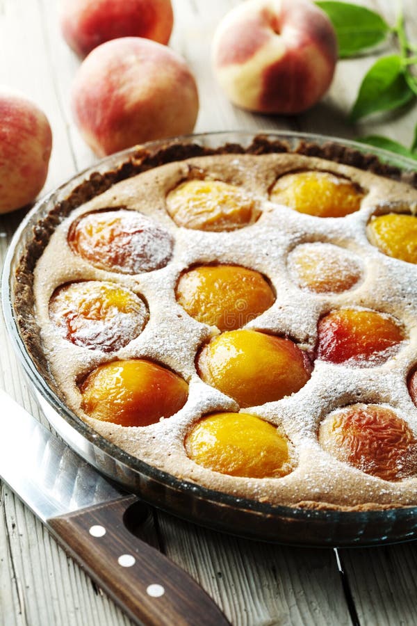 Открытый пирог с персиками
