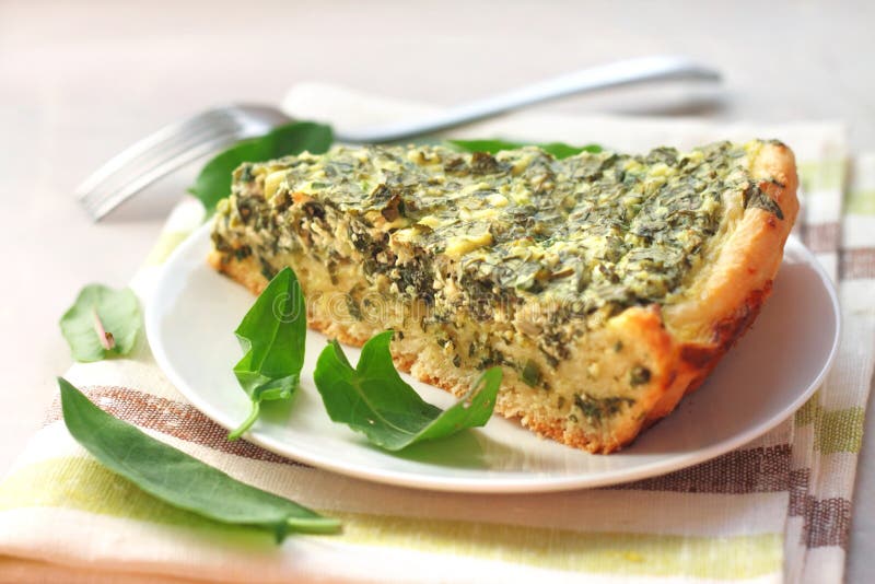 Пирог с крапивой и щавелем