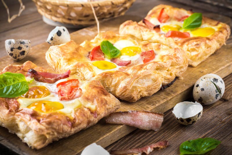 Пирог с перепелиными яйцами