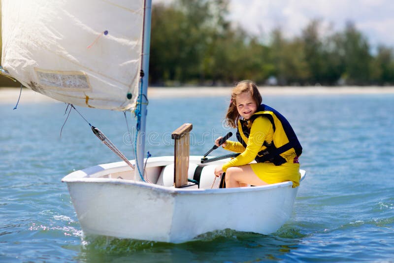 My sister likes to sailing a boat. Семья на яхте. Дети на яхте. Яхта на белом фоне. Девушка на яхте в океане.
