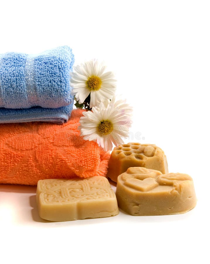 Шампунь полотенце. Мыло и полотенце. Мыло полотенце шампунь. Полотенце мыло мочалка. Занятие гигиена мыло, полотенце.