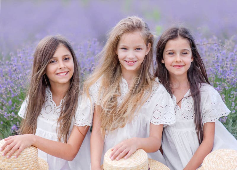 Подружки 12 лет. Портрет трех подружек на природе. 3 Девочки 12 лет. Фотопортрет три подруги 15 лет. Портрет трех девочек.
