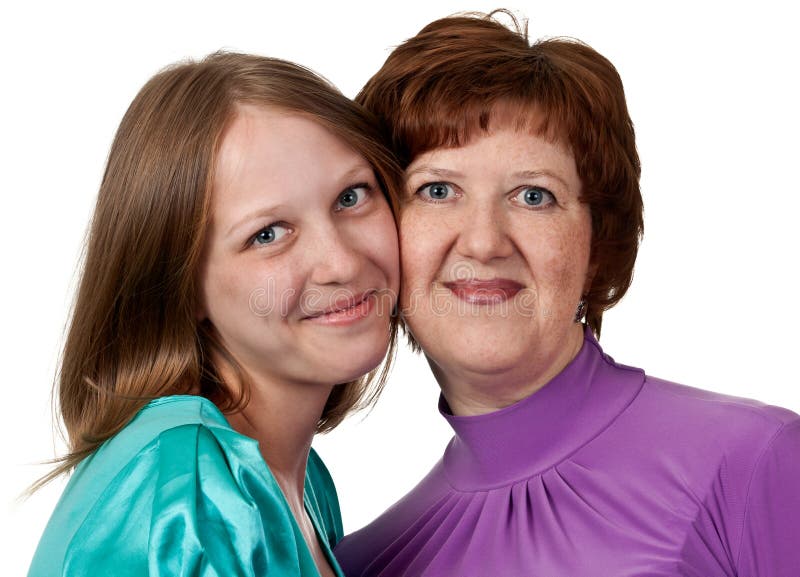 Мамы возросли. Возрастная мать. Мама с дочкой на белом фоне. Мама и возрастная дочь Shutterstock. Фотопортрет мамы и дочери взрослой.