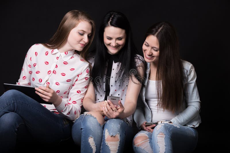 2 Talk girls ютуб. Teenage girls communicating. Communication for girls.