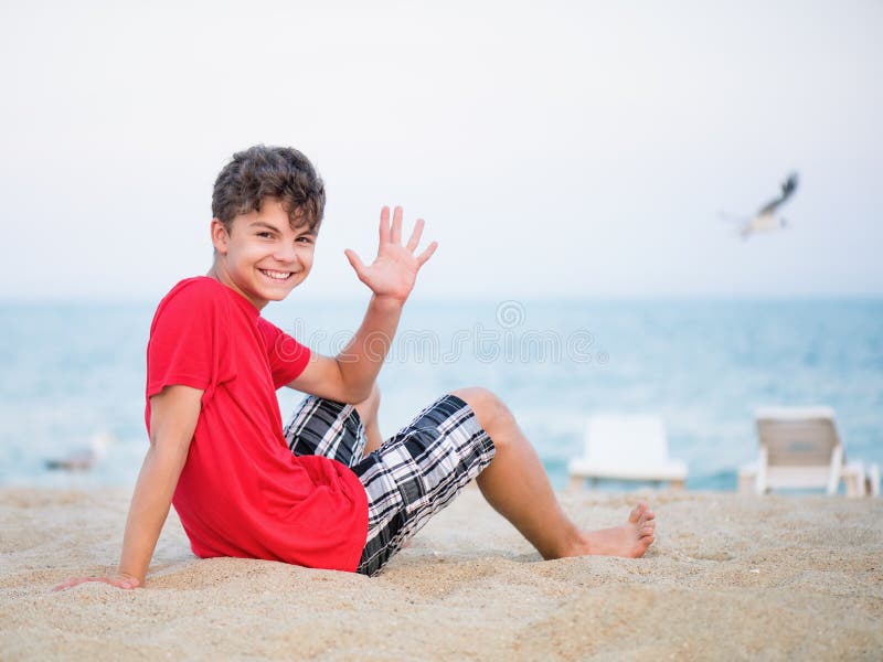 Фото мальчики подростки на пляже