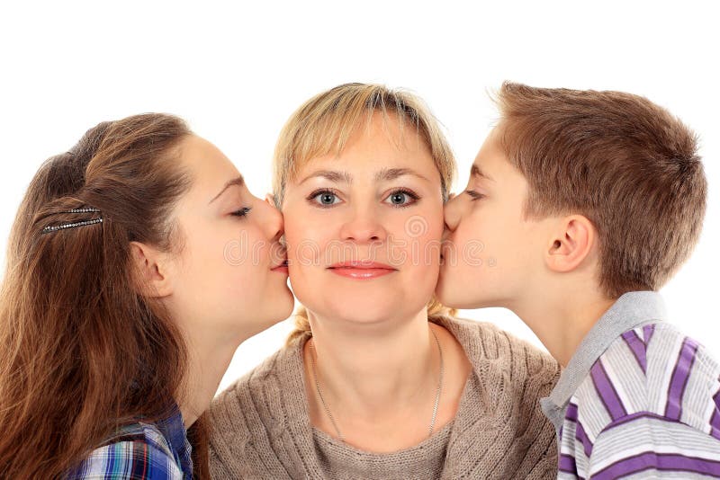 Siblings Kiss. Сестра поцеловала брата в щеку. Брат целует сестру в грудь. Поцеловать сына за щеку. Мама и дочка целуются