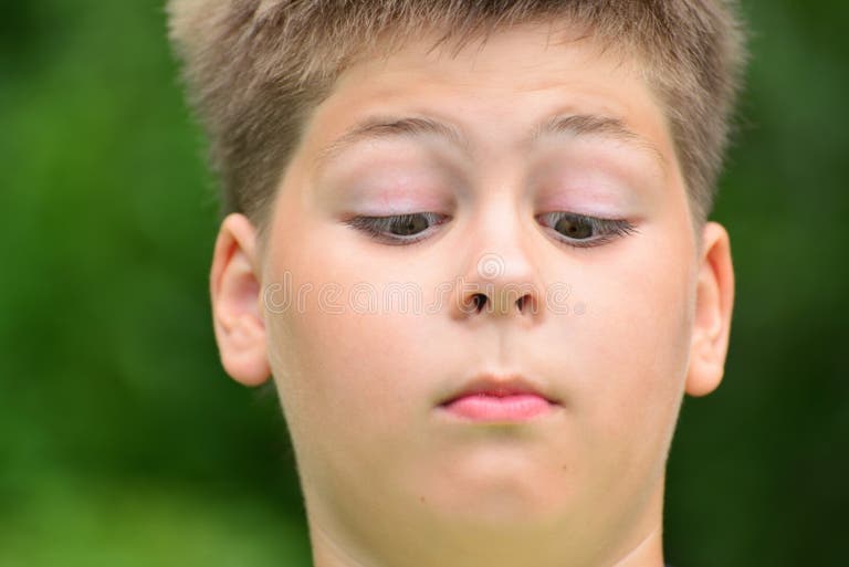 Подросток со сверстниками. Подростки мечтают о бороде. Подросток. Юношеская агрессия. Подросток.