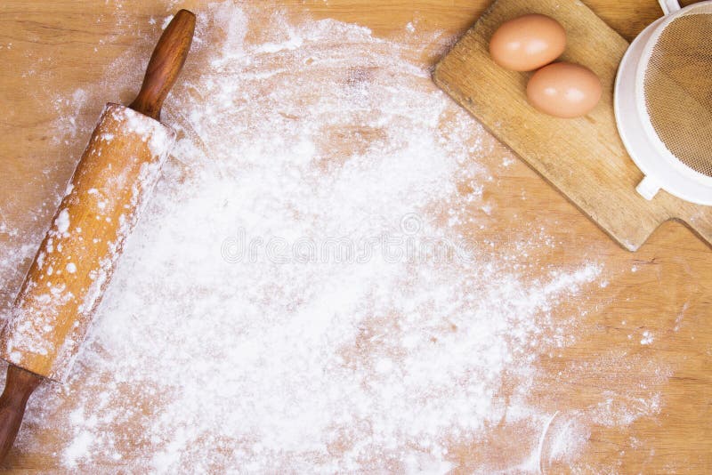 Деревянный фон с мукой