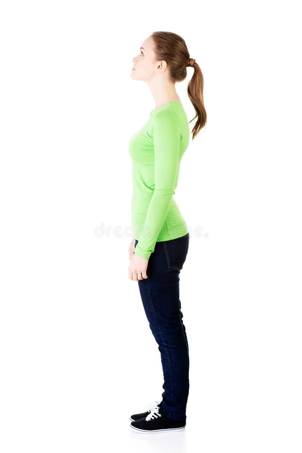 женщина выбирает белый фон полный рост. женщина стоя над ним. силуэт девушки с вытянутой рукой. картинка женщина до пояса. текущие женщины стоя.