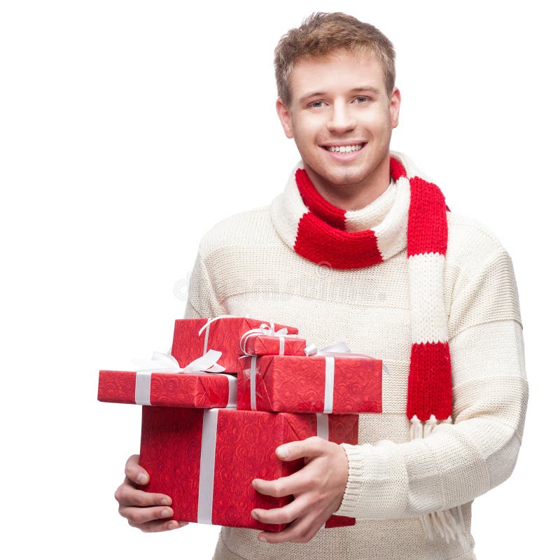 Подарок девушке. Человек держит подарок. Мужчина с подарком в руках. Девушка с подарком в руках. Подарок референс.