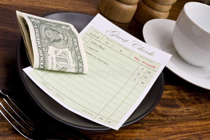 Оплатить счет в ресторане. Чаевые в ресторане. Счет в ресторане. Оплата счета в ресторане. Чаевые официанту.
