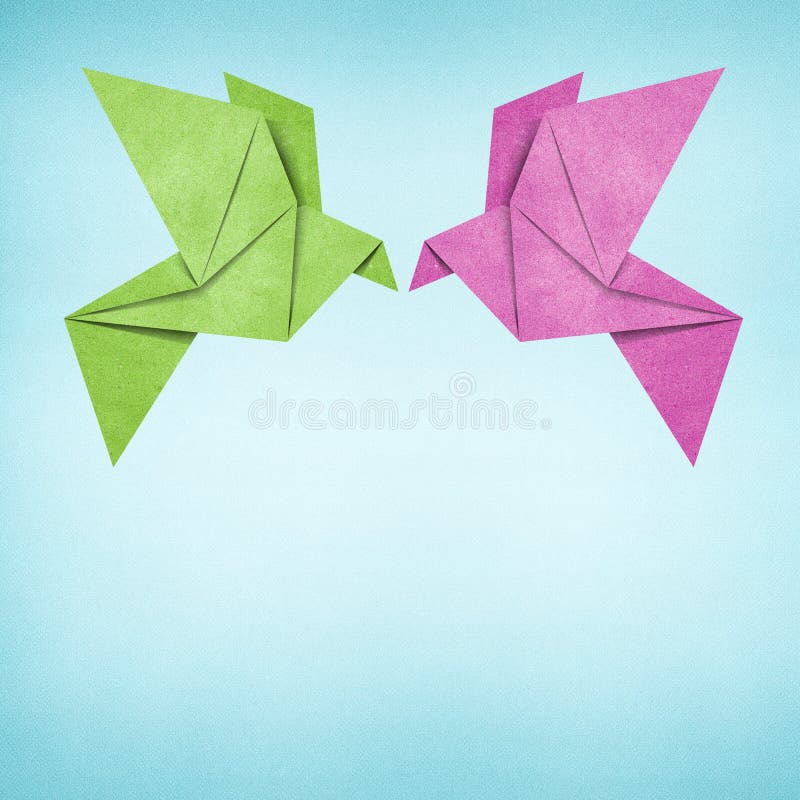 Большая птица оригами резиденция утренней росы. Обои с птичками оригами. Оригами из переработанной бумаги. Светильник птица оригами настенный. Логотип зеленая птичка оригами.