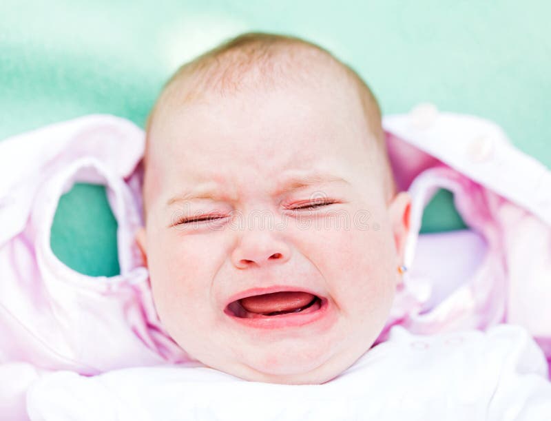 Младенец плачет. Ребенок плачет во сне. Новорожденный малыш плачет во сне. Сильный плач новорожденного.