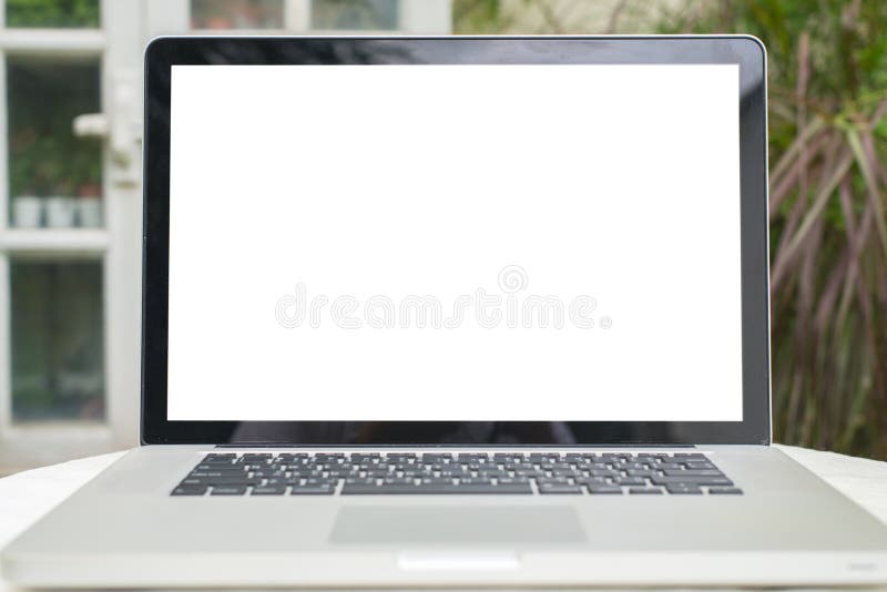 Macbook белый экран. Ноутбук для презентации. Ноутбук с пустым экраном. Экран ноутбука на столе. Экран ноутбука для презентации
