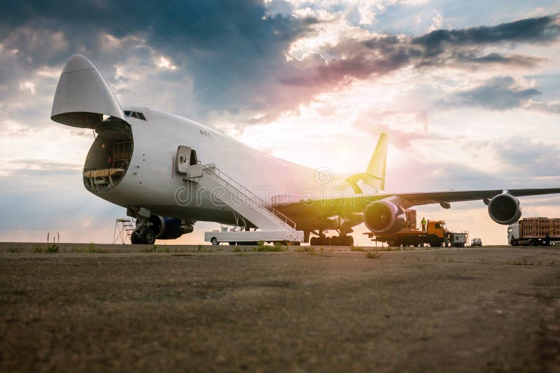 Concord trade. Транспортный самолет перевозит. Транспортный самолет перевозит. Транспортный самолет перевозит. Воздушный транспорт грузовой.