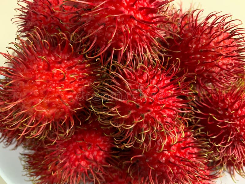 рамбутан или волосатый фрукт, полученный из индонии с сладким вкусом и  очень здоровым Стоковое Фото - изображение насчитывающей пепельнообразные,  штольн: 264818622
