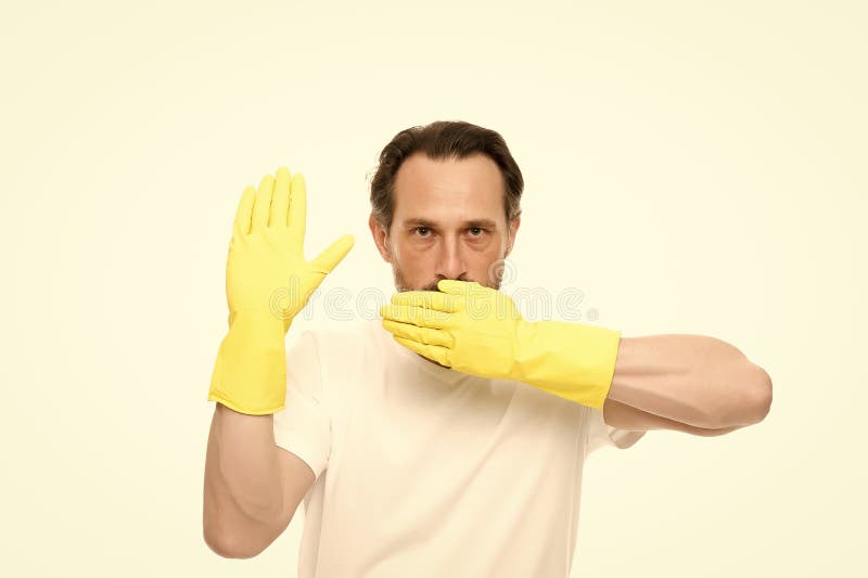 Female led relationship. Постоянная уборка. Парень убирает руку. Человек пылесосит. Мужчина убирается.