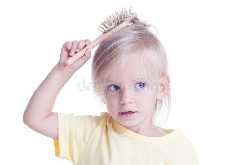 Не причесанный ребенок. Расчесывание волос для детей. Дошкольники расчесываются. Ребенок причесывается. Дети волосы причосавить.