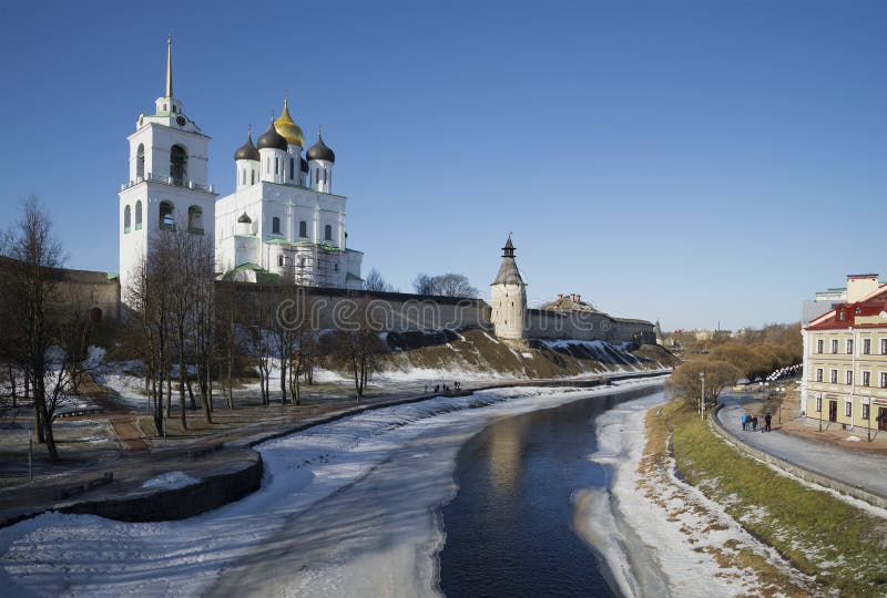 Собор Псков Весна