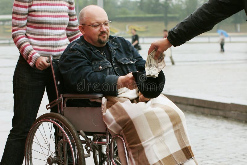 Дайте денег инвалиду. Деньги инвалидам. Изображение инвалид Сток. Инвалидная коляска и руки.