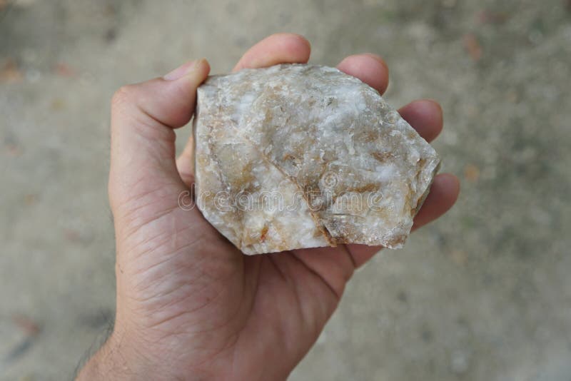 Day stone. Гипс кристаллический. Гипсовые Кристаллы. Алебастр Кристалл. Гипсовые Кристаллы минерал.