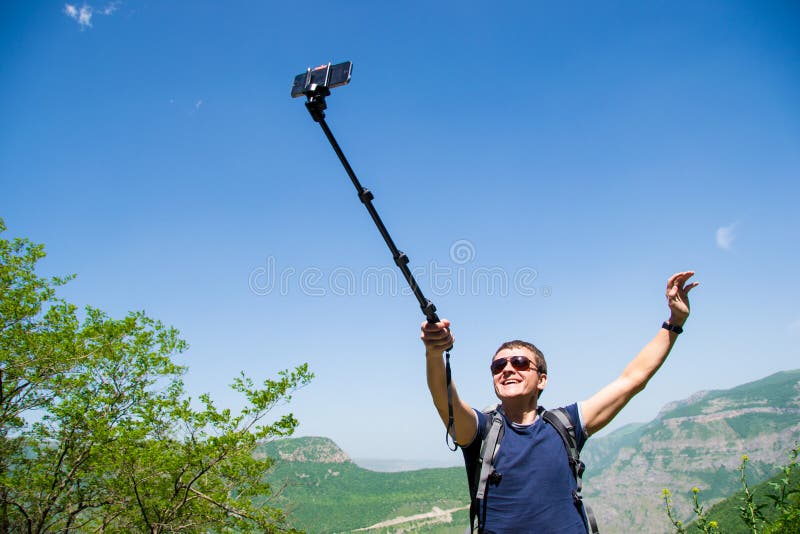 11 DIY selfie sticks that won't cost you a penny Selfie stick, Selfie stick diy,