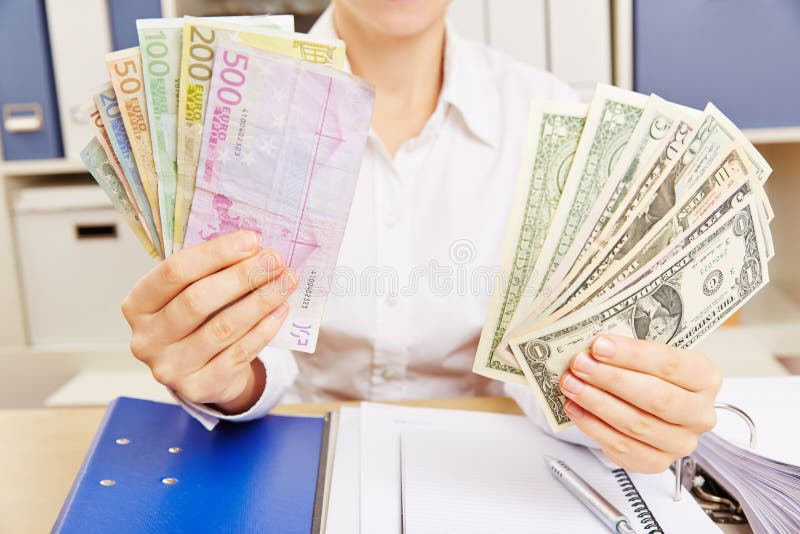 Деньги на счетах жены. Деньги на счетах в Португалии застрахованы. Successful-beautiful-Asian-Business-woman-holding-money-us-Dollar-Bills-in-hand-Business-Concept_1150-15385.