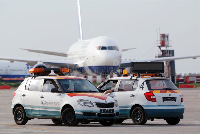 Машина сопровождения в аэропорту
