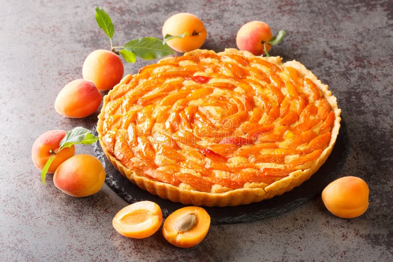 Миндальный пирог с персиками