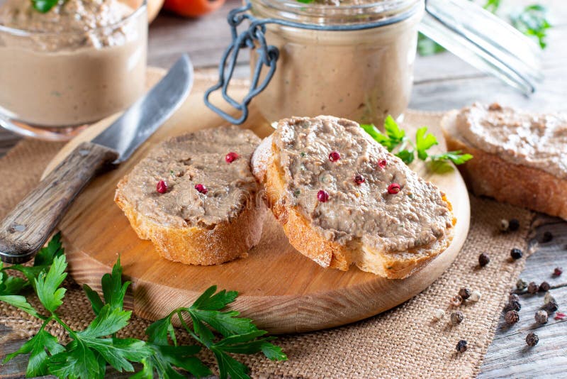 Патэ с черной смородиной
