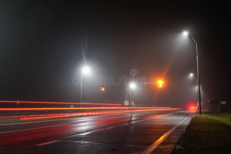 Осветил дорогу сердцем. Подсветить дорогу. Light in the Asphalt. Strit line in Fog. Empty track.