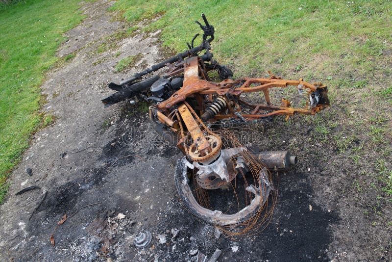 Сгорелые мотоциклы. Сгоревший мотоцикл