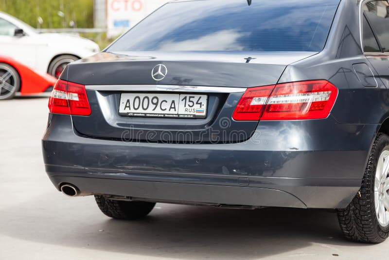 Mercedes е200 сзади