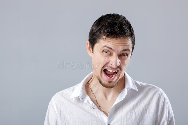 портреты людей веселый печальный сердитый удивленный. Man pointing at camera.