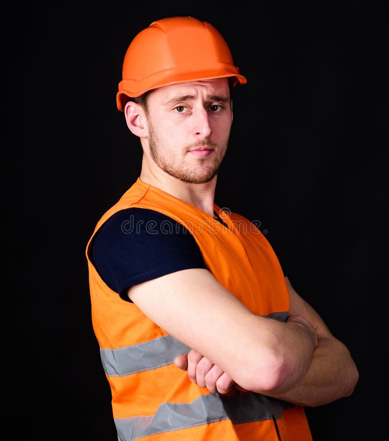 Коричневая часть груди. Строитель тела 10. Рабочий с молотком. Сильный работник. Строитель тела 10.