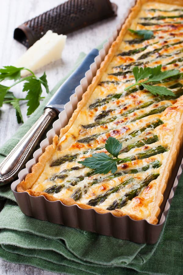 Пирог с беконом и спаржей