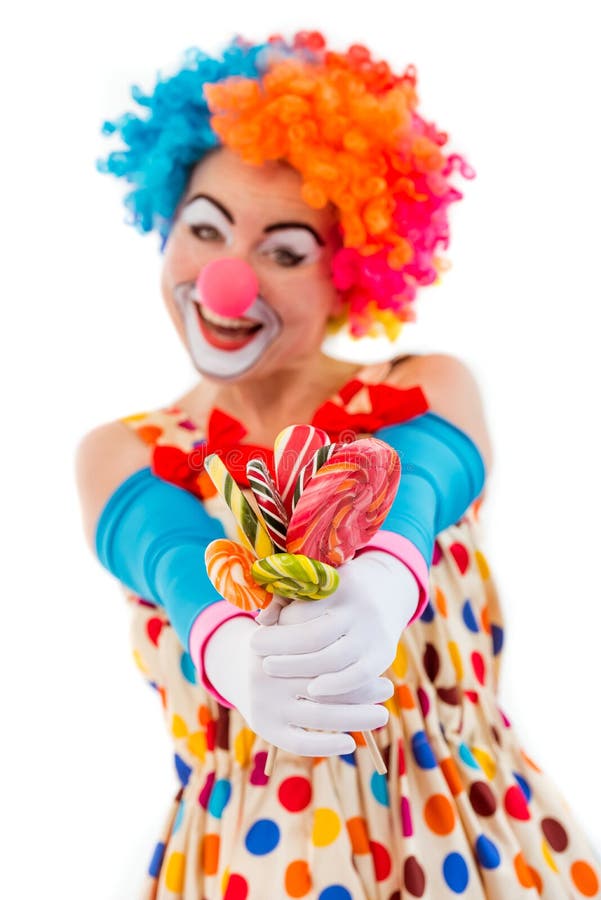 Клоун с цветами. Клоун с цветком. Женщины клоуны фото. Клоун с цветами в зеркале. Clownes.