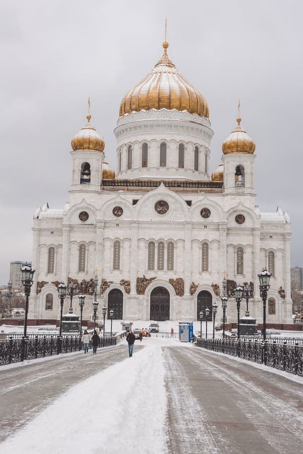 Храм христа спасителя в москве зимой