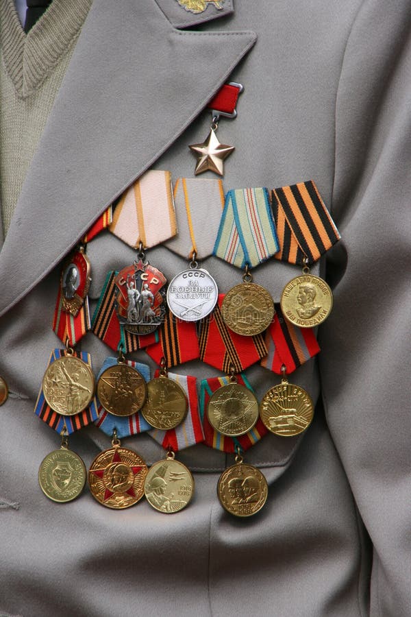 Как вешаются медали. Военные награды на груди. Медали на кителе. Ордена и медали на форме. Расположение советских орденов и медалей на мундире.