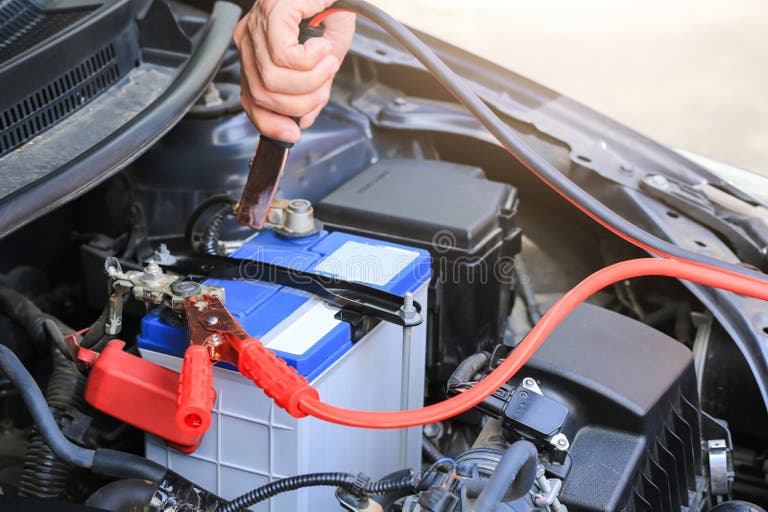 Car Battery Replacement Изображения: просматривайте стоковые фотографии, векторн