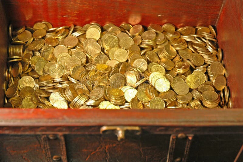 Сундук золота. Горшок с золотыми монетами клад. Старинные золотые монеты. Сундук с золотыми монетами.