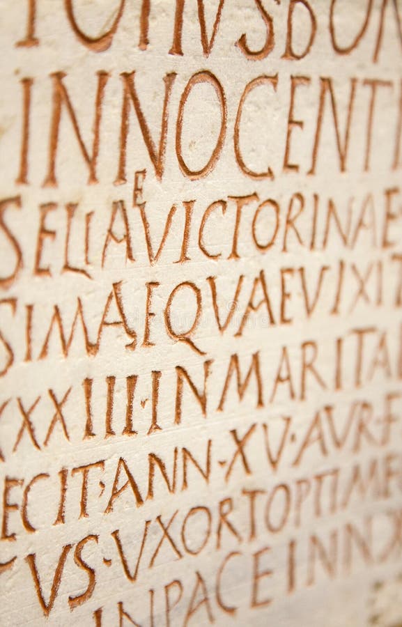 Итальянская латынь. Римские надписи. Римские надписи на плитах. Римские надписи на Камне. Письмена на латыни.