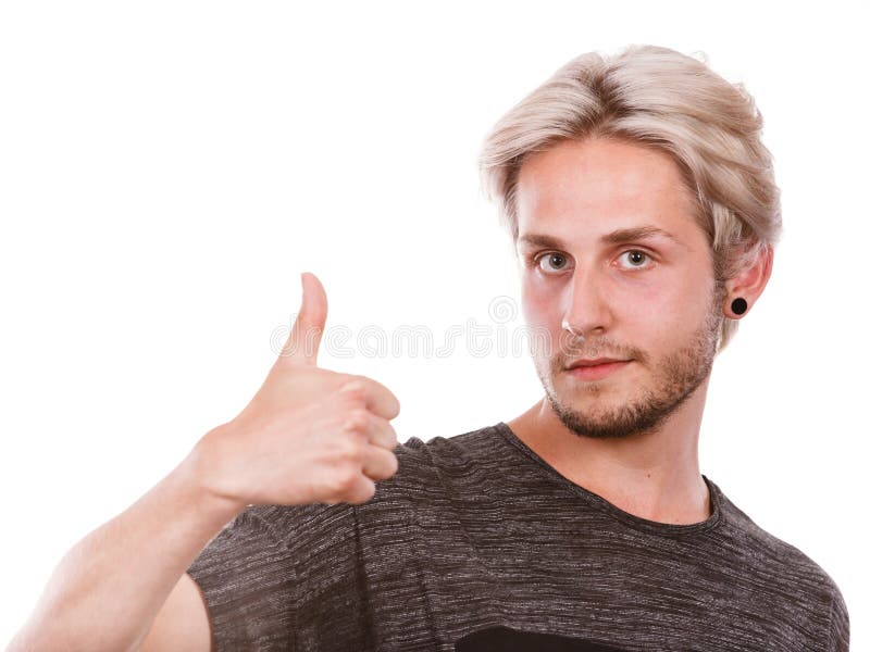 Привлекательность во внешности. Сближение людей. Парень студент на белом фоне. Содержу молодого человека. Человек сидит облокотившись на стену.